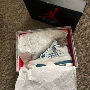 Jordan 4 Retro GS in Off White and Blue